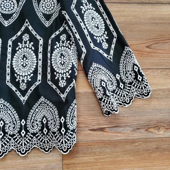 GAP Women's Top Black White Embroidered Blouse  Extra Small XS Boho 3/4 Sleeve - Picture 4 of 7